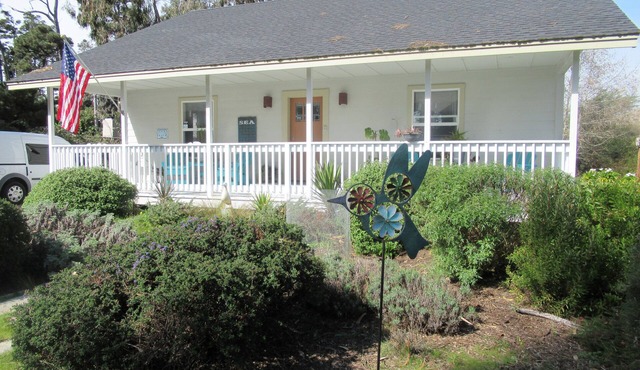 Sandy Clove Cottage creates a private getaway with nature in Fortt Bragg.