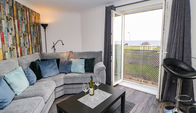 SANDY CORNER, pet friendly, country holiday cottage in Blyth