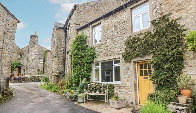 SANDY COTTAGE, pet friendly, luxury holiday cottage in Linton