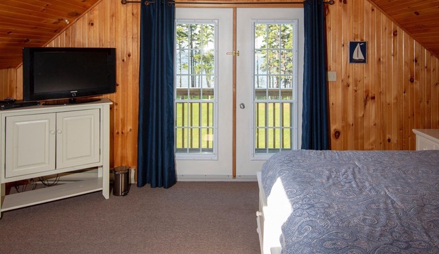 Sandy Days Beach House - Private Waterfront Property