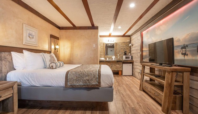 Sandy Duck - Queen Studio Room at Wanderlust Inn, Pet Friendly