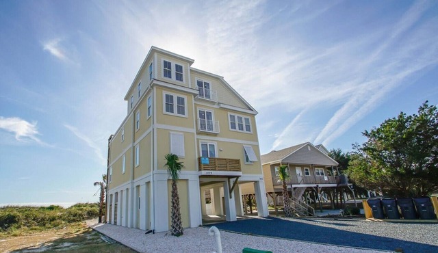 "Sandy Dunes" - Oceanfront Home w/Private Pool, 8 Bedrooms/6.5 Bathrooms