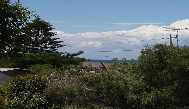 Sandy Escape - Cosy retreat with a short stroll to the beach.