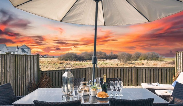 Sandy Feet - a cottage that sleeps 6 guests in 3 bedrooms