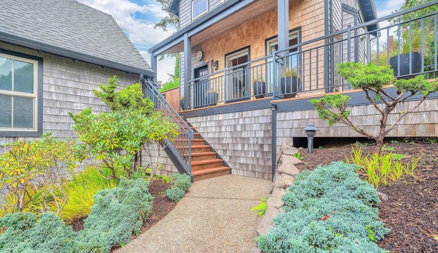 Sandy Feet Cottage & the Blacklight Game Room