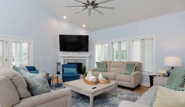 Sandy Feet Retreat: 6 bedroom single family home on private street