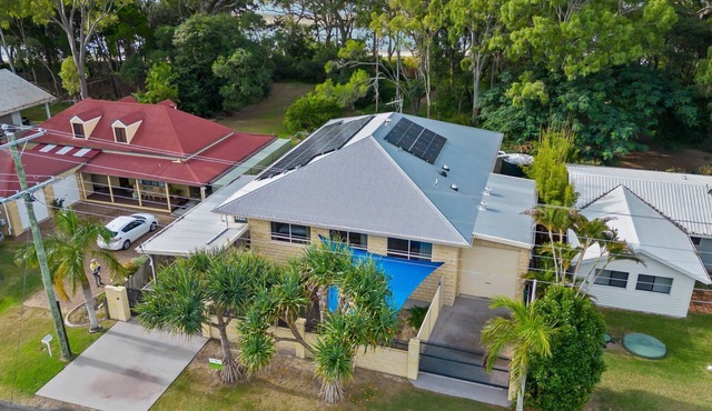 Sandy Feet Retreat - Waterfront - 4BR - Smart TV - WiFi