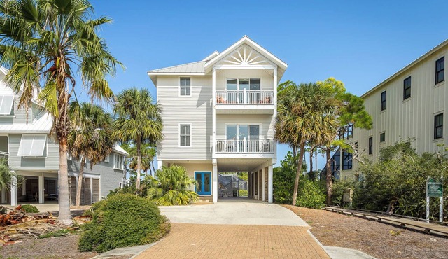 Sandy Feet Retreat- Bay Front- Private Pool pet friendly