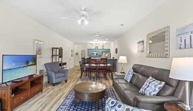 Sandy Knees Retreat - Steps to Golf and Minutes to Sunset Beach