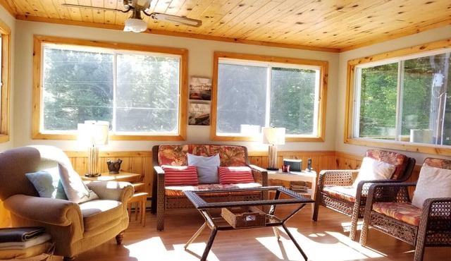 Sandy Maple Cottage - Haliburton Lakefront Luxury Cottage