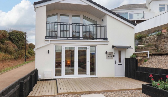 SANDY NOOK, pet friendly, with a garden in Marske-By-The-Sea