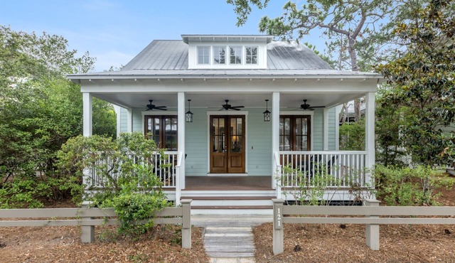 Sandy Oar - Camp WaterColor Home With Carriage House, Fire Pit, 5 Bikes