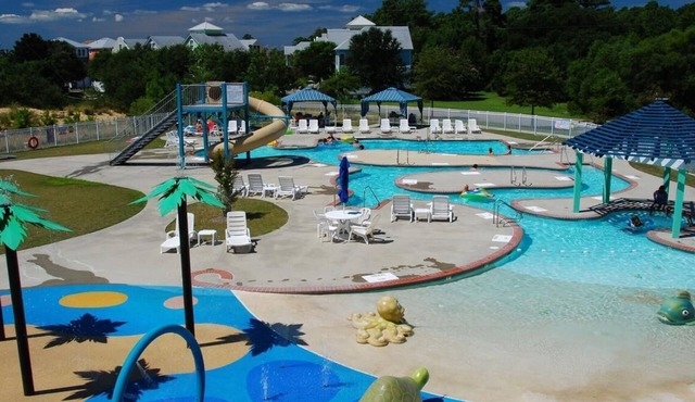 Sandy Paws Townhouse, Private Mini Water Park, Dog Friendly!