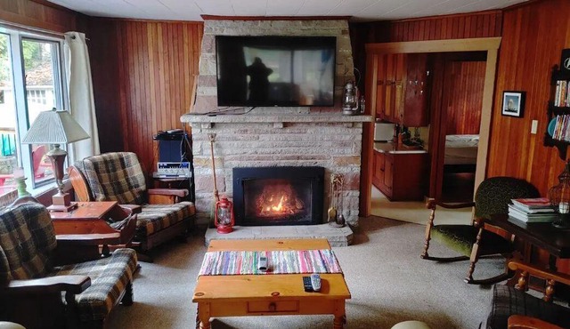 Sandy Pines Cottage. Lake Muskoka, Gravenhurst