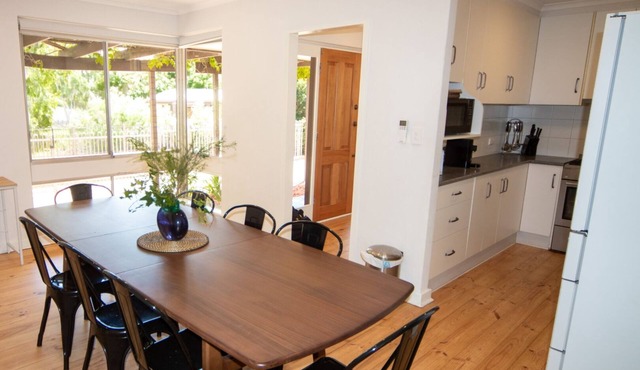 Sandy Pool Shack: Saltwater Pool, Pets Welcome, Park & Beach