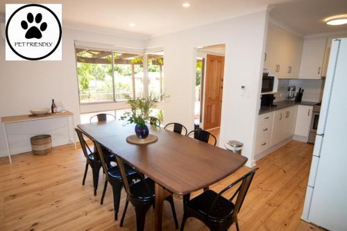 Sandy Pool Shack - Pet Friendly