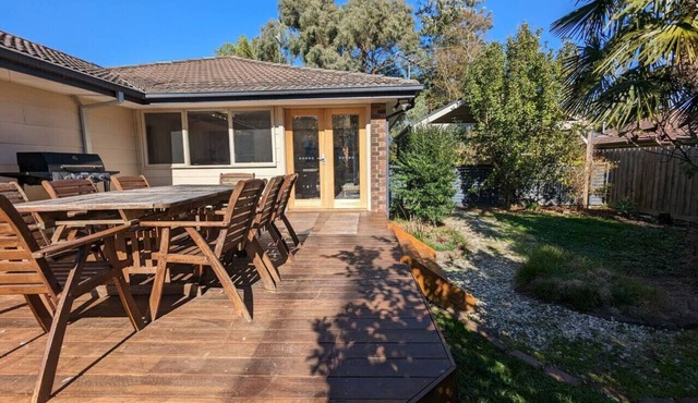 Sandy`s Retreat- wineries, sanctuary, pets,main st