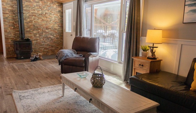 Sandy's Tiki Hut on Sunset Trail Family Beach Retreat-Steps to Beach