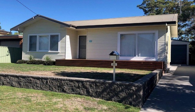 Sandy Shoal, 46 Rigney Street - Shoal Bay Beach Cottage with aircon