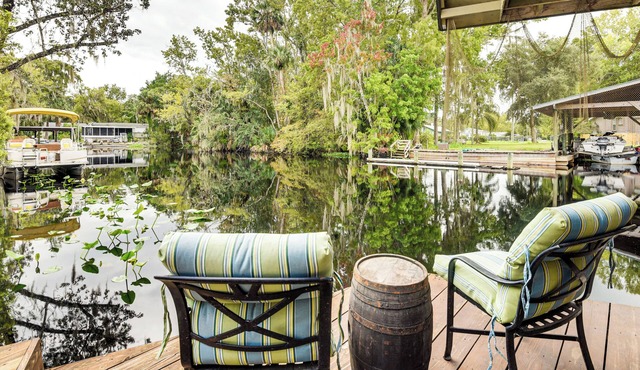 Sandy Shore & Multi-Boat Dock! St Johns River Home