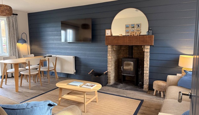 Sandy Shores - a cottage that sleeps 4 guests in 2 bedrooms