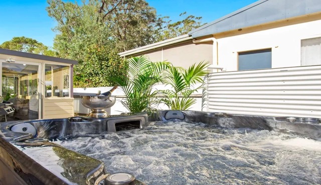 Sandy Shores – charming home by the bay