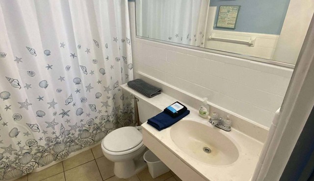 Sandy Shores Retreat – Beach Access + Pool