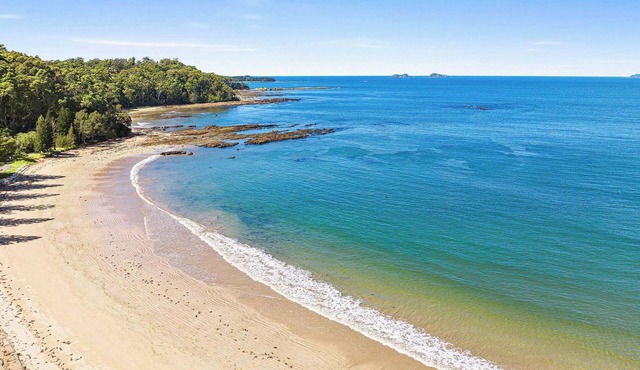 Sandy Shores Unit 4, 150m Flat walk to Beach