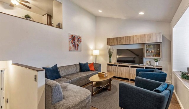 Sandy Ski Cottage | Central | Free Massage* | Patio