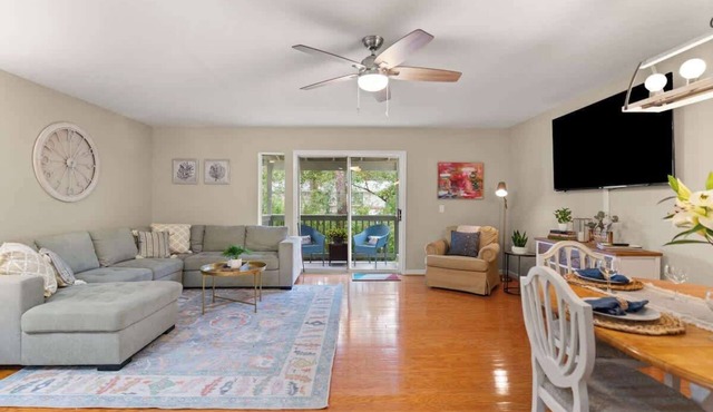 Sandy Tails - 5 bedrooms/2 min to beach!