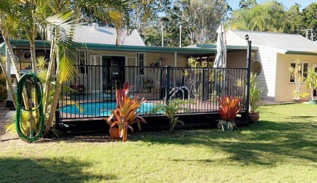Sandy Toes Beachside Pad-Walkway to Toogoom Beach-Sleeps 4-BBQ-Plunge Pool