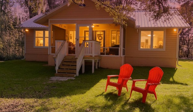 Sandy Toes Bungalow-2/2 Warm & Sunny Lake Vaca, Lakeview/Access, Firepit,Hot tub