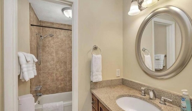 Sandy Toes. Cozy 2 Bedroom 2 Full bath. Sleeps 6. 30 day rental rates available