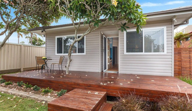 Sandy Toes - park the car and walk everywhere!