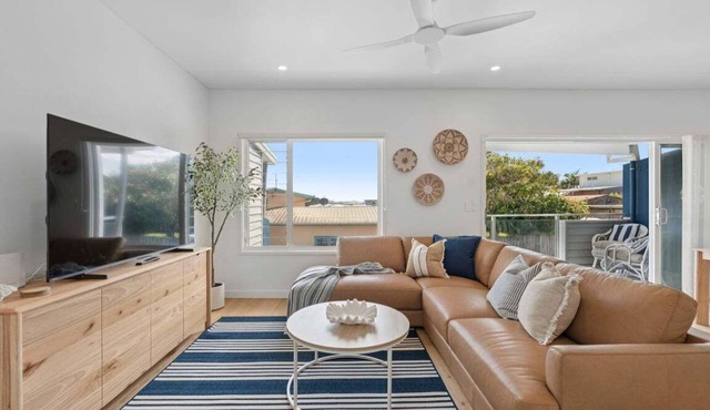 Sandy Toes - Walk to Beach, Pet Friendly, Stylish