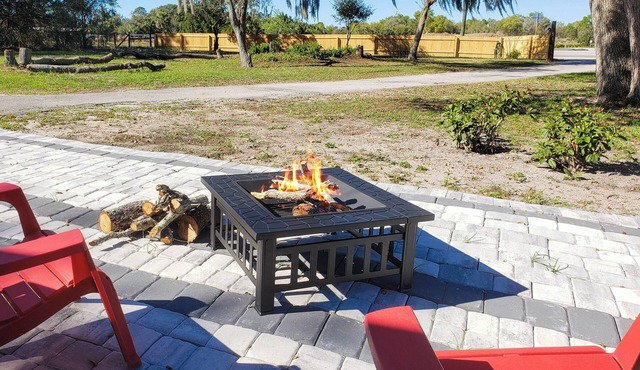 Sanford Country Escape: Fire Pit, Yard & Wildlife!