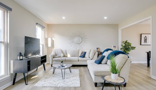 Sanford Family Home w/Deck ~ 2 Mi to Downtown!