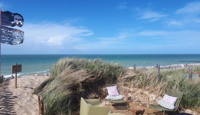 sangatte " Les Terrasses" maison front de mer Les pieds dans l'eau pleine de charme Cap Blanc Nez Côte d'Opale