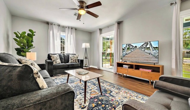Sanger Suite, NEW Midterm ready, fully furnished- Waco/Baylor/Silos