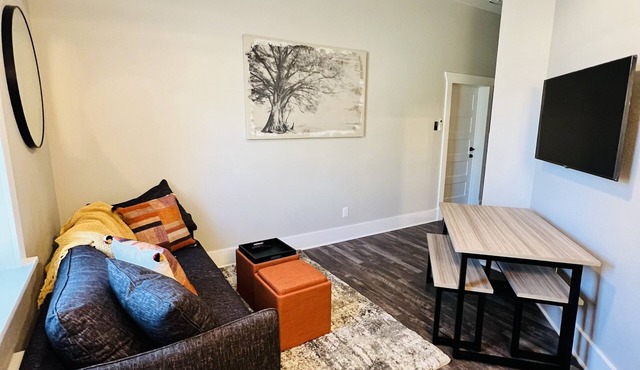 'Sangre De Orange'- apartment in Historic Florence Colorado