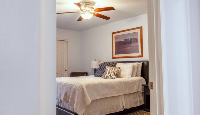 Sangria Skies condo - heated pool, gated, close to golf, dining, medical