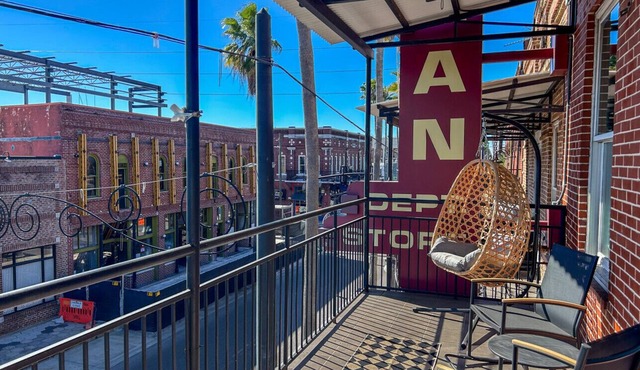 Sangria Suite - Incredible Ybor Apartment On 7th Ave