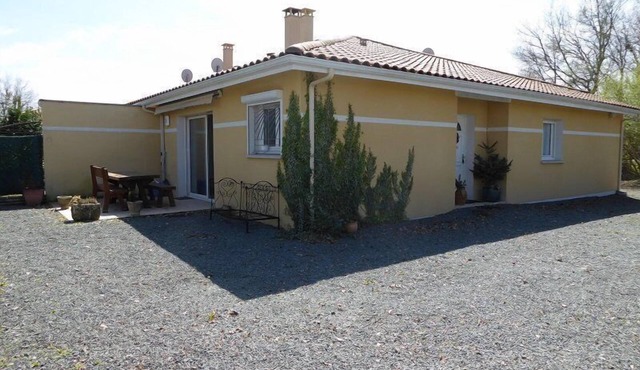 SANGUINET- Charming comfortable semi-detached house, sleeps 6