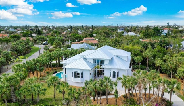 Sanibel 6 bedroom Luxury Home with Pool,One Block from Beach,Pier and Canal View
