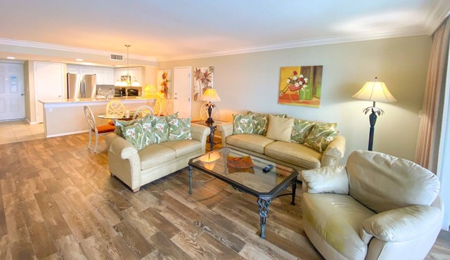 Sanibel Harbour Resort: Bay View Tower 1036 Beachfront vacation retreat overlooking the water