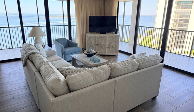 Sanibel Harbour Resort Bay View Tower 837: Unwind & recharge in the wrap-around lanai.