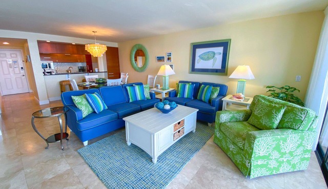 Sanibel Harbour Resort Harbour Tower 416: Relaxing in lanai gliders after a day of adventuring
