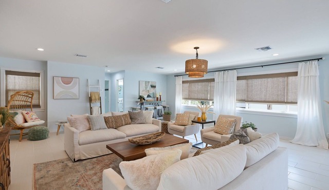 Sanibel Sunrise- Remodeled West End Home