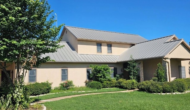 Sanita Ranch with large pool, hot tub, game room and outdoor firepit.