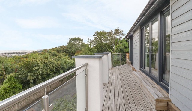 SANNANS LODGE, family friendly, with open fire in Penrhyn Bay